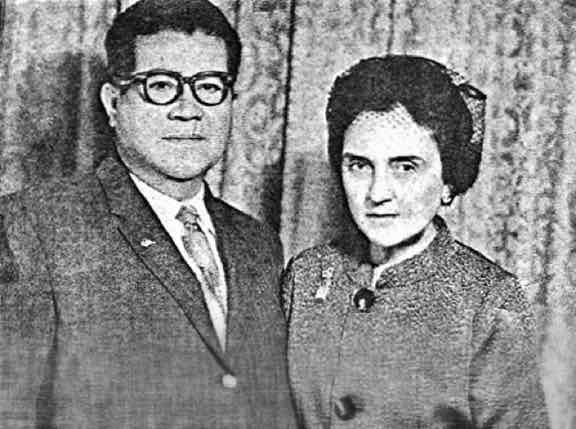 Mariano Mart&iacute;nez y Tomasita Pab&oacute;n, Madre Ejemplar de PR (1963)