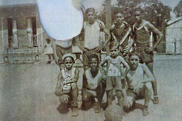 Chicos Equipo ABC En El Campo Atlético (1930)