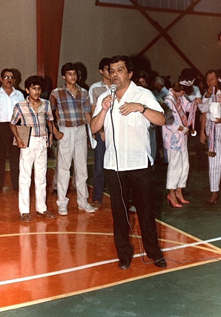 Maestro De Ceremonia, Señor Armando Torres